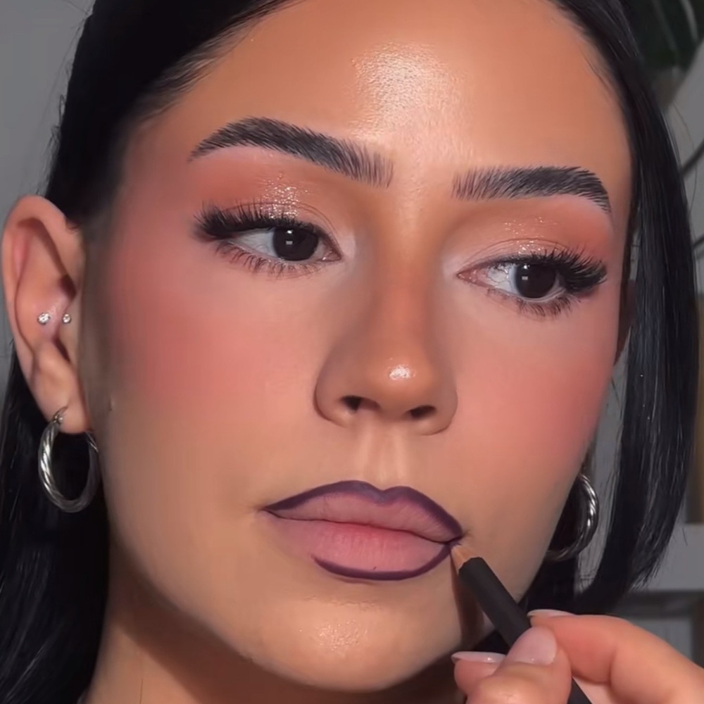 ✨ LAST ONE ✨ CYBER WORLD a MAC LIP PENCIL. RETAIL $25. ** NEW IN THE BOX. - Picture 7 of 9